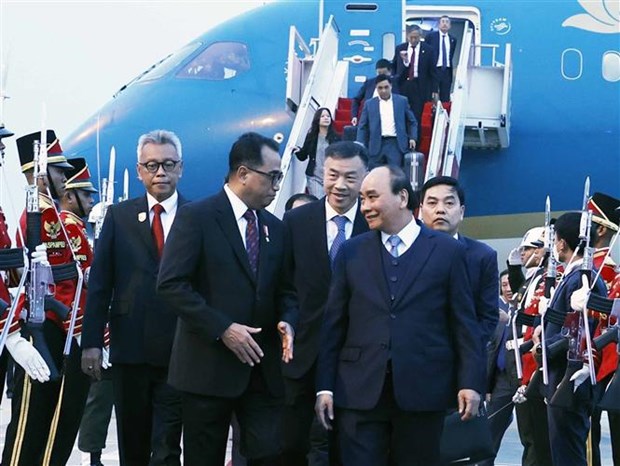 越南国家主席阮春福抵达雅加达 开始对印尼进行国事访问 hinh anh 1