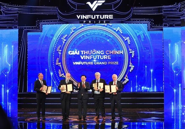 越南国家主席王廷惠出席Vinfuture 科技奖颁奖典礼 hinh anh 2