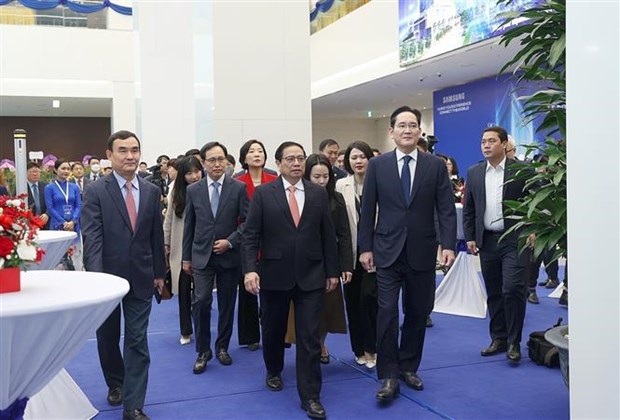 越南政府总理范明政：三星应把越南作为重要且具有全球战略性的生产基地 hinh anh 1