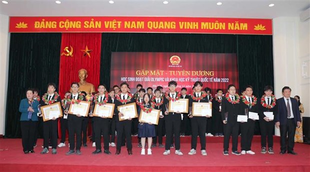 表彰获得国际奥林匹克奖和科学技术奖学生 hinh anh 1