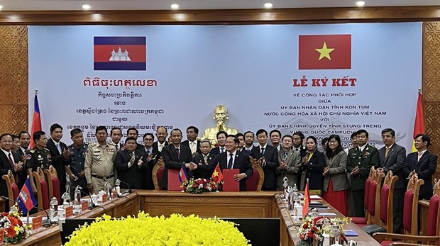 昆嵩省与柬埔寨上丁省加强全面合作关系 hinh anh 1