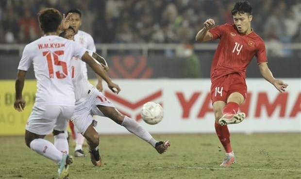 2022年东南亚足球锦标赛：越南队3:0大胜缅甸队 以小组首位晋级半决赛 hinh anh 1