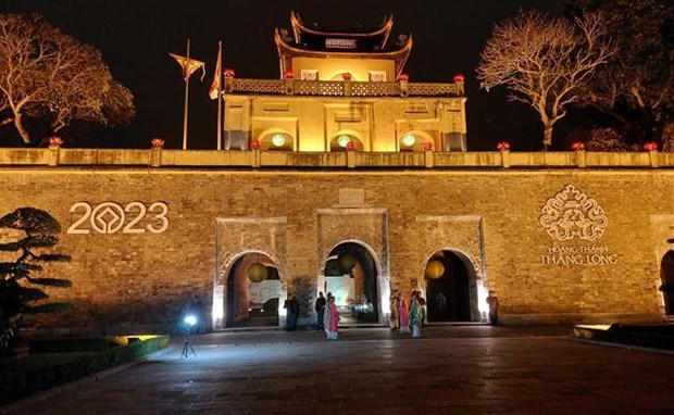 河内为国际游客推出“升龙皇宫之夜——一种独特感受”的升龙皇城夜游活动 hinh anh 1