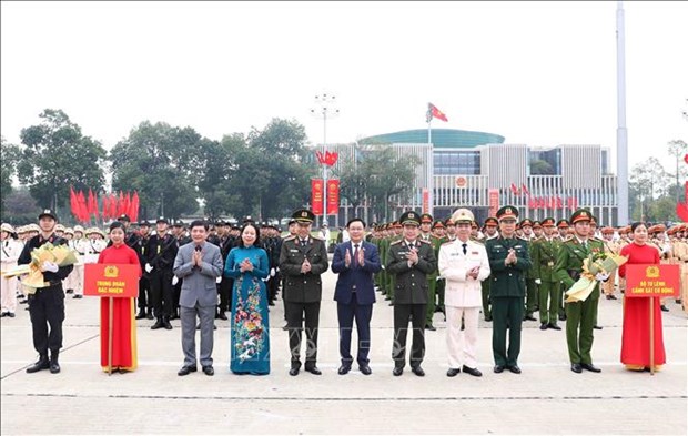越南国会主席王廷惠出席越南人民公安警卫力量运动会 hinh anh 1