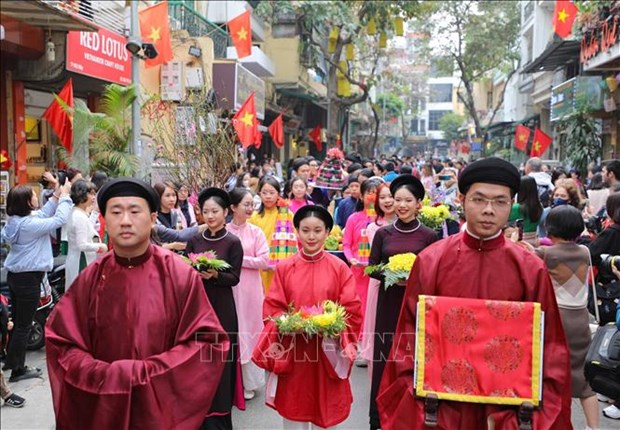 “2023年越南春节，街道春节”文化活动在河内古街举行 hinh anh 1