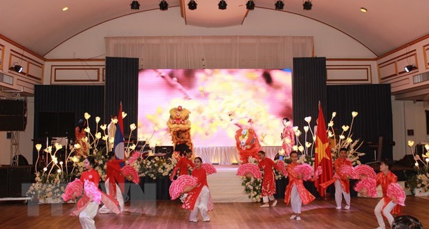 越南驻老挝占巴色省巴色总领事馆举办2023年迎春活动 hinh anh 1