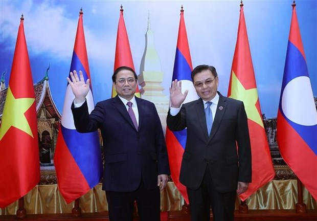 越南政府总理范明政会见老挝国会主席 hinh anh 1