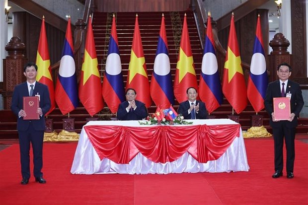 越南政府总理范明政与老挝政府总理宋赛·西潘敦举行会谈 hinh anh 2
