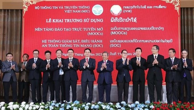 越南向老挝移交2个网络系统 助力老挝加快数字化转型进程 hinh anh 2