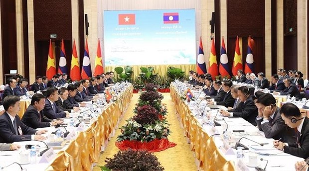 越南政府总理范明政与老挝总理宋赛·西潘敦共同主持政府间联合委员会第45次会议 hinh anh 1