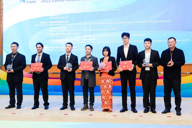 越南荣获中国-东盟创新创意大赛团队组二等奖 hinh anh 1