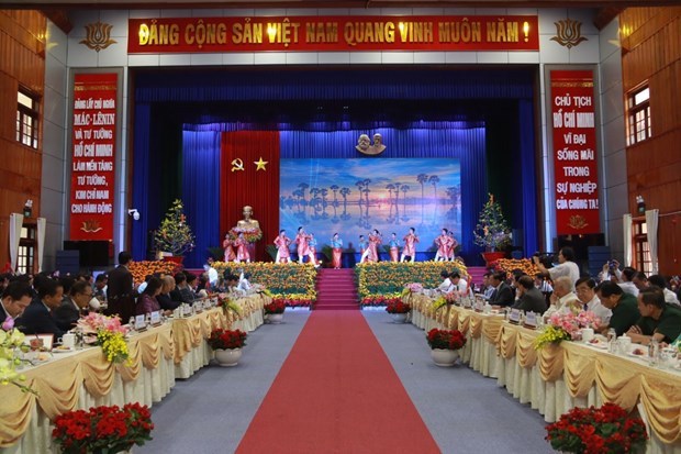 柬埔寨两省代表团在隆安省开展春节前走访慰问活动 hinh anh 1
