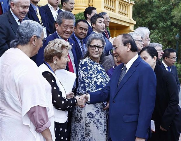 越南国家主席阮春福会见出席《巴黎协定》签署50周年纪念活动的国际代表 hinh anh 1