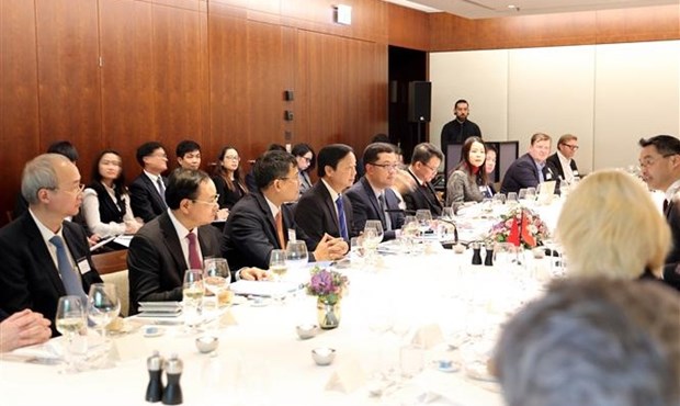 世界经济论坛2023年年会：越南政府副总理陈红河出席绿色金融和可持续发展对话 hinh anh 1