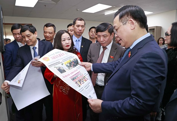 国会主席王廷惠探访越南国会人民代表报与国会电视台 hinh anh 2