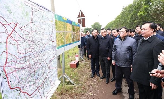 越南总理范明政视察河内首都区四环路建设项目 hinh anh 1