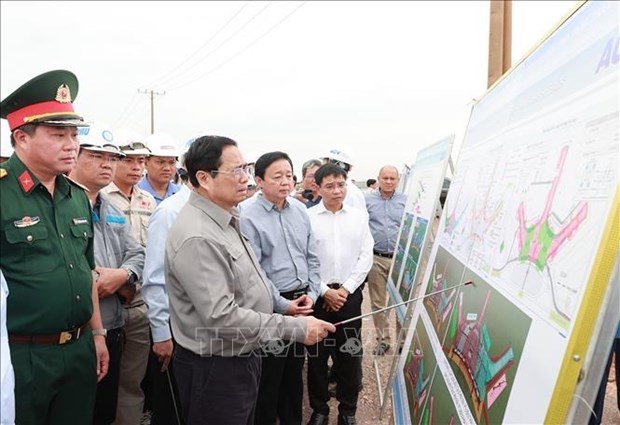越南政府总理视察隆成国际机场建设项目 hinh anh 1