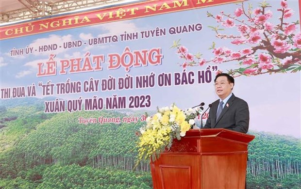 国会主席王廷惠出席宣光省的2023年竞赛和植树节启动仪式 hinh anh 2