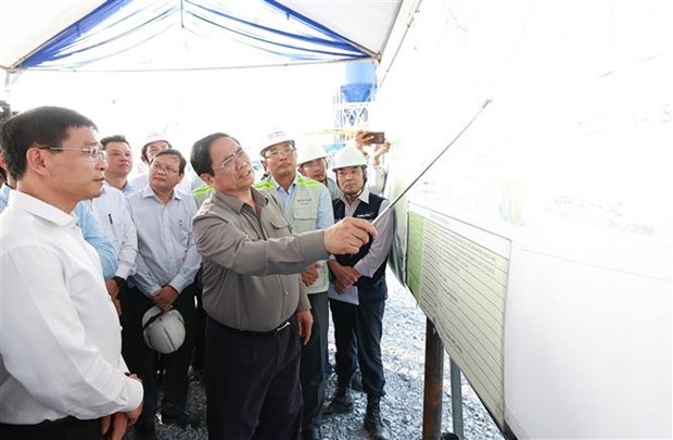 范明政总理出席新港-吉莱港年初首批发货仪式 hinh anh 3
