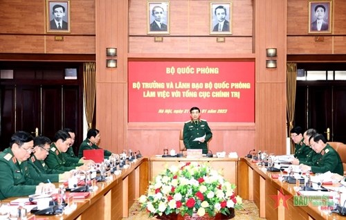越南国防部部长潘文江与越南人民军总政治局举行工作会议 hinh anh 1