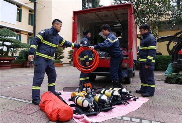 越南公安部派遣救援队24名队员赴土耳其实施国际救援 hinh anh 1