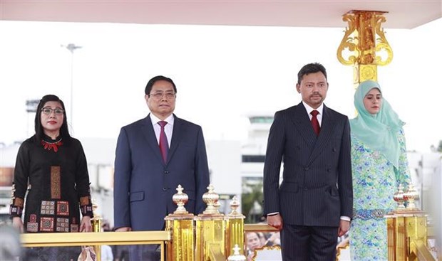 越南政府总理范明政开始对文莱进行正式访问 hinh anh 1