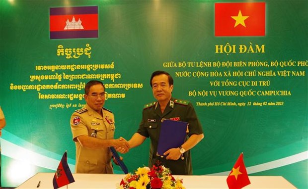 越南与柬埔寨加强边境保护与管理合作 hinh anh 2