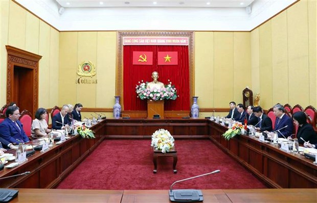 越南公安部部长苏林会见美国贸易代表凯瑟琳·戴 hinh anh 2