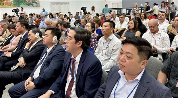 越南出席世界进步政党和左派运动杂志、报纸、政治理论第一次国际会议 hinh anh 1