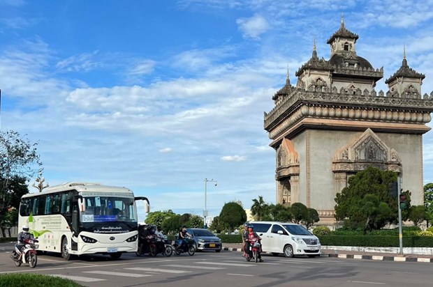 绿色转型-循环经济：老挝鼓励人们使用电动车 hinh anh 1