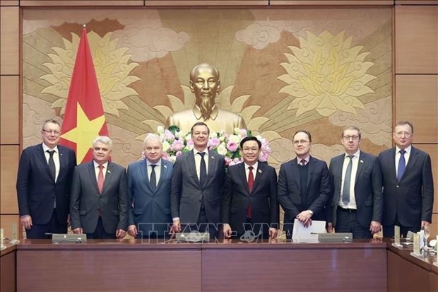 越南国会主席王廷惠会见俄罗斯联邦委员会第一副主席安德烈·亚茨金 hinh anh 1