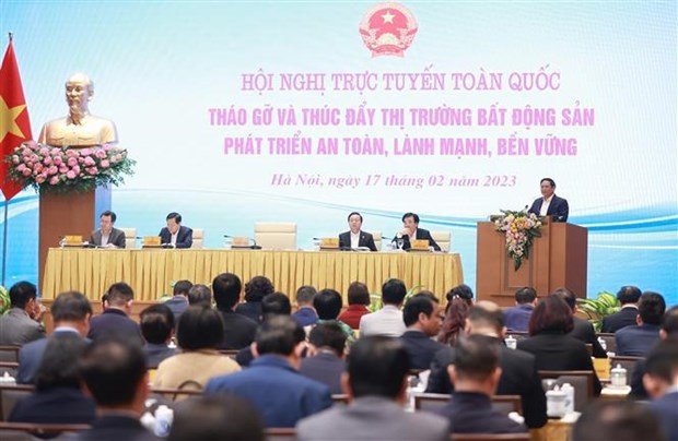 越南政府总理范明政主持召开全国房地产市场困难化解线上会议 hinh anh 1