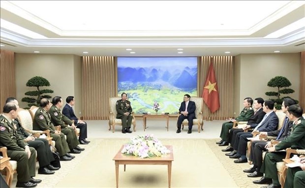 越南政府总理范明政会见柬埔寨副首相兼国防大臣迪班 hinh anh 1