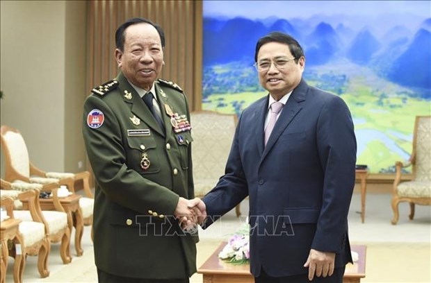 越南政府总理范明政会见柬埔寨副首相兼国防大臣迪班 hinh anh 2