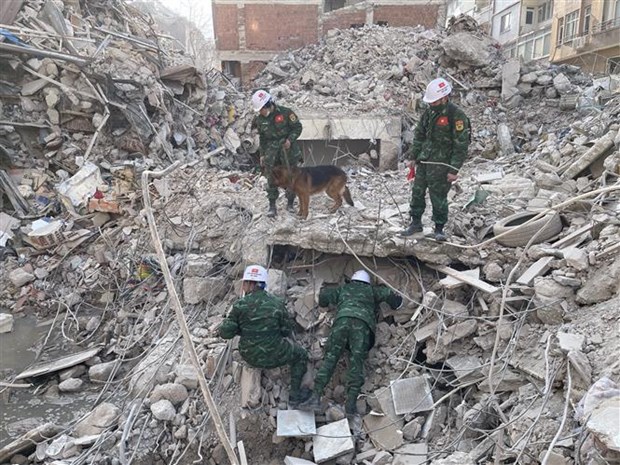 土叙强震：越南人民军救援队在土耳其搜寻出15处遇难者位置 hinh anh 2