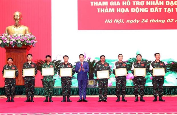 赴土耳其开展地震救援的越南人民军救援队表彰大会在河内举行 hinh anh 2