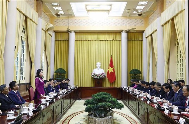 越南国家代主席向15位新任驻外大使颁发任命书 hinh anh 2