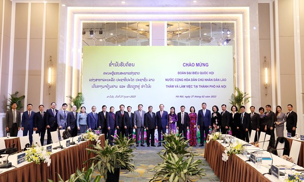 河内与老挝国会代表团进行经验交流 hinh anh 2
