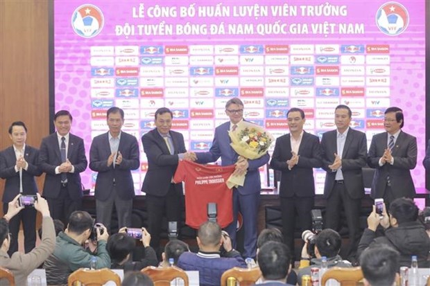 特鲁西埃先生正式成为越南国家男子足球队主教练 hinh anh 2