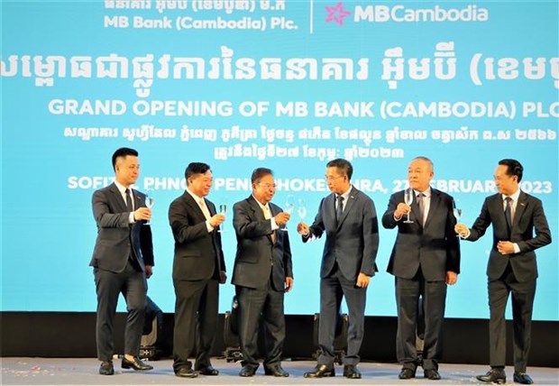 越南军队股份商业银行在柬分行正式揭牌 hinh anh 1