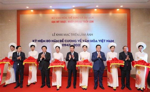 纪念《越南文化纲要》颁布80周年的图片展正式开展 hinh anh 1