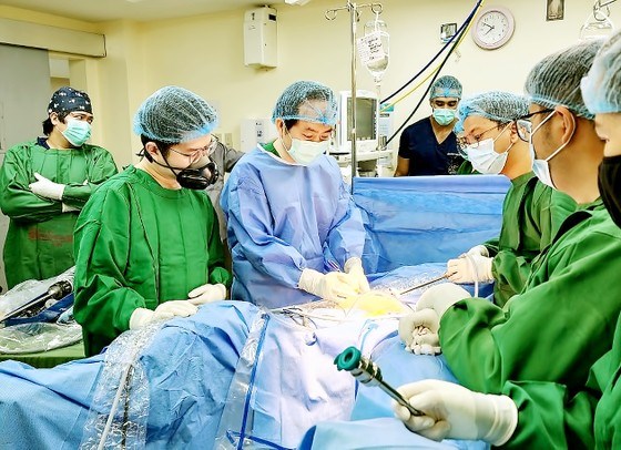 越南一医院向菲律宾转让机器人手术专利技术 hinh anh 1