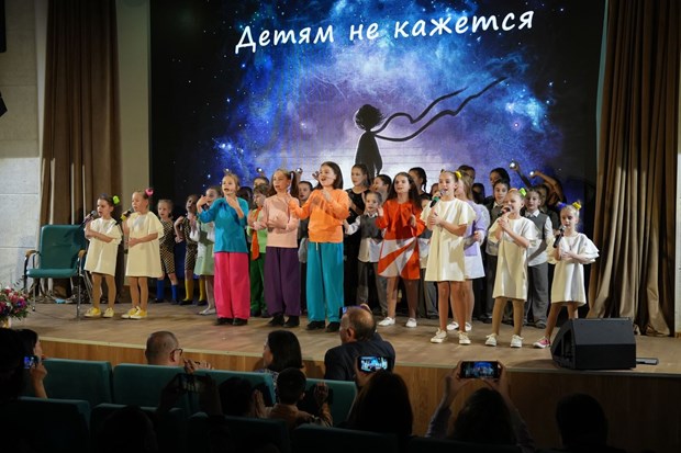 纪念三八妇女节日的越俄文艺交流会在莫斯科举行 hinh anh 1