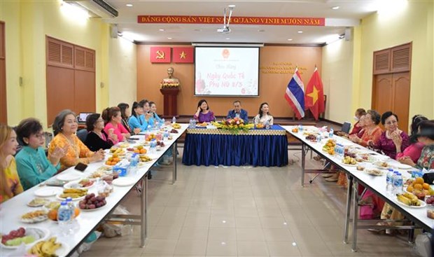 越南驻多国大使馆举行3·8国际妇女节庆祝活动 hinh anh 1