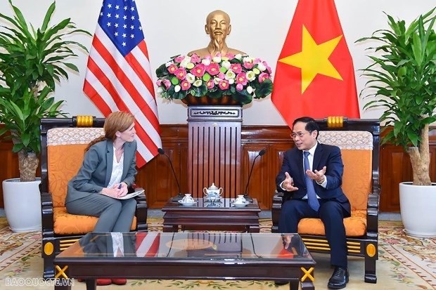 越南外交部长裴青山会见美国国际开发署署长萨曼莎·鲍尔 hinh anh 1