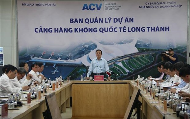 陈红河副总理视察槟沥-隆城高速公路和隆城机场项目施工进度 hinh anh 2