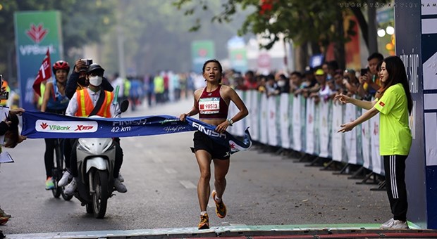 2023年河内国际马拉松赛将有万名运动员参赛 hinh anh 1