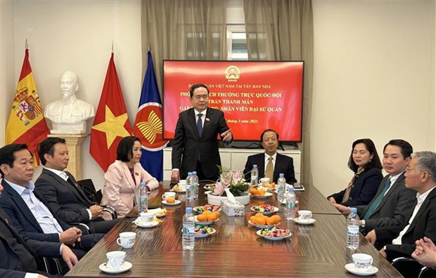 越南国会副主席陈青敏对西班牙进行访问 hinh anh 3