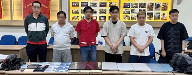 涉嫌组织外国人非法滞留越南的三名马来西亚人被起诉 hinh anh 1