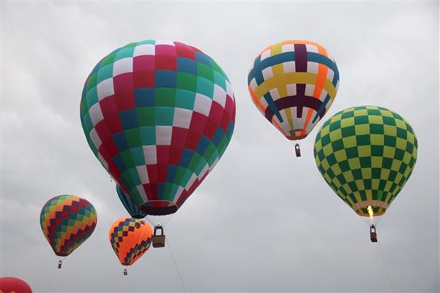 2023年国家旅游年：热气球节吸引游客前往平顺省 hinh anh 1